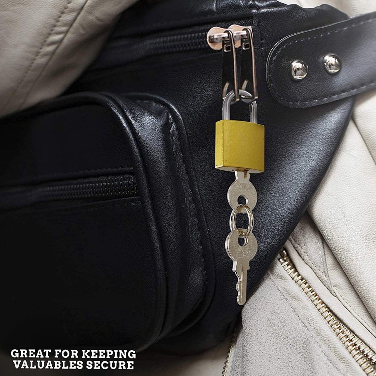 Detailed view of 30 mm lock and key, suitable for important security needs Detailed view of 30 mm lock and key, suitable for important security needs